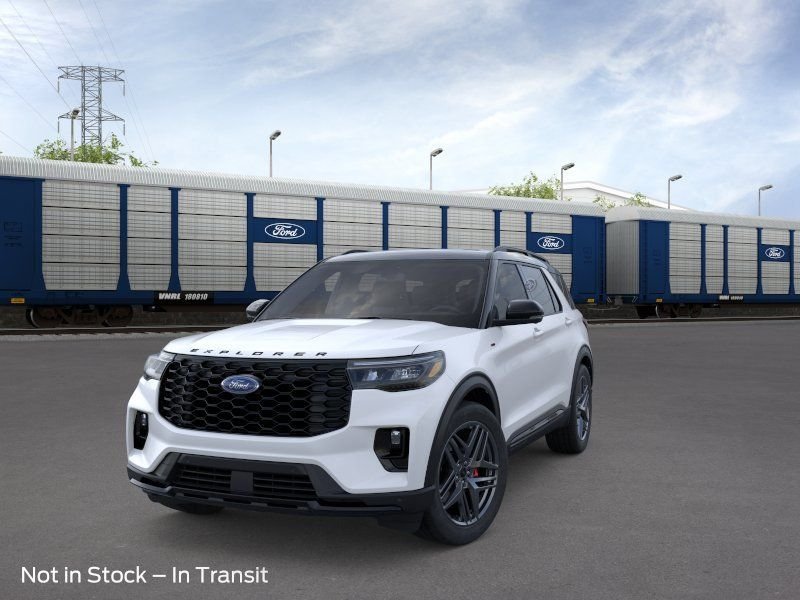 New 2026 Star White Metallic Tri-Coat Ford ST-Line image 2