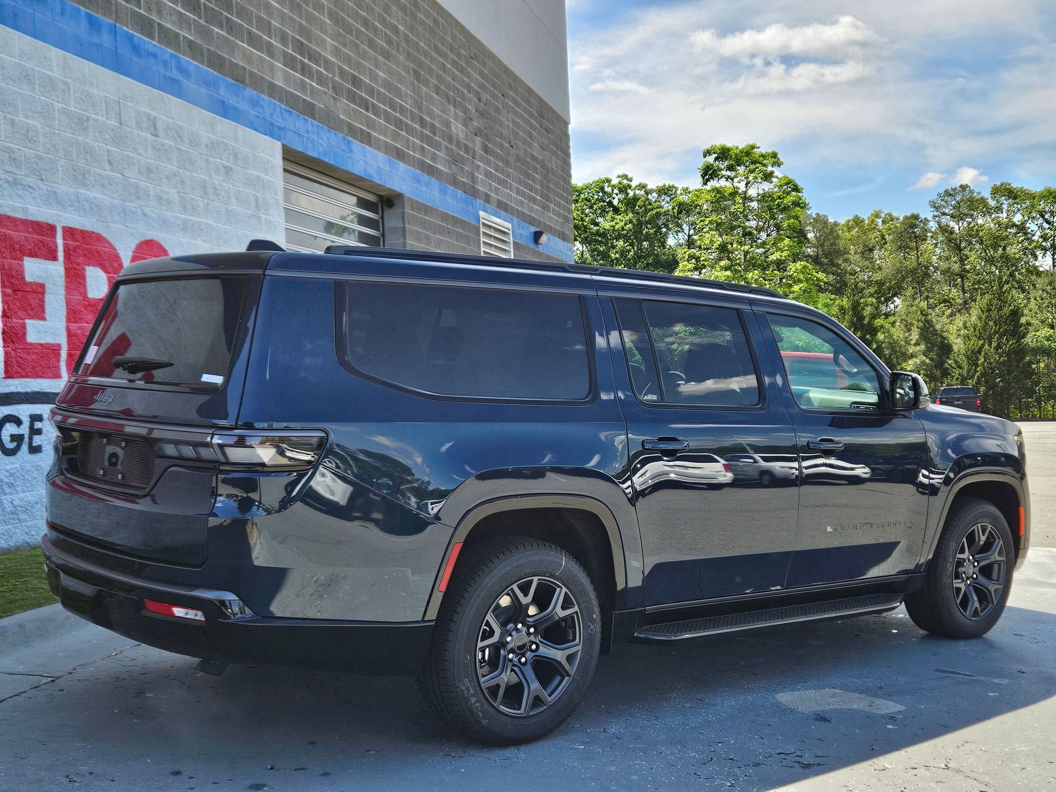 New 2026 Fathom Blue Pearl-Coat Exterior Paint (Late Availability) Jeep Limited Altitude image 7