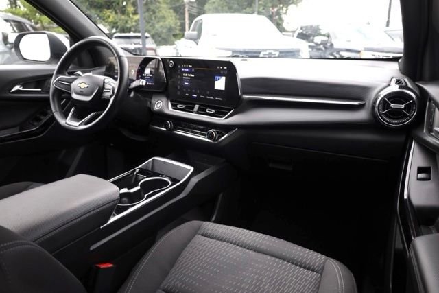 Used 2025 White Chevrolet LT image 29