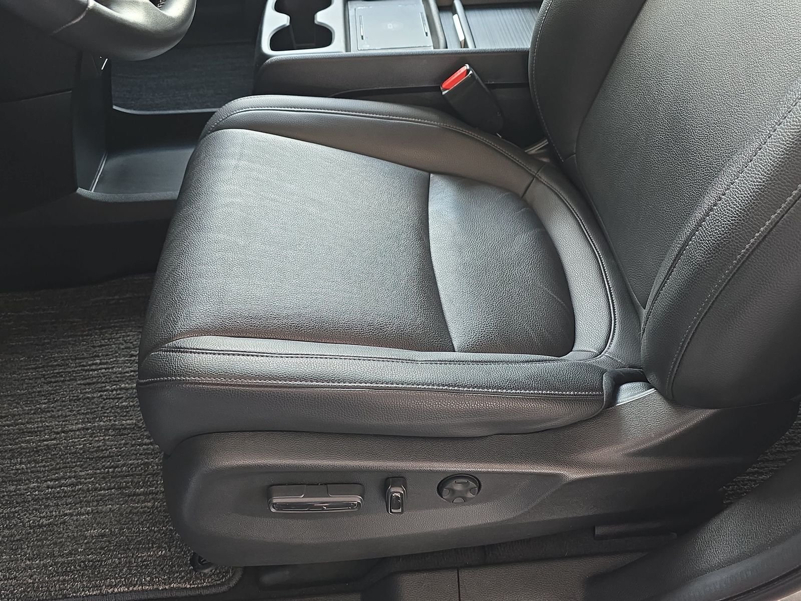 Used 2025  Honda EX-L image 30