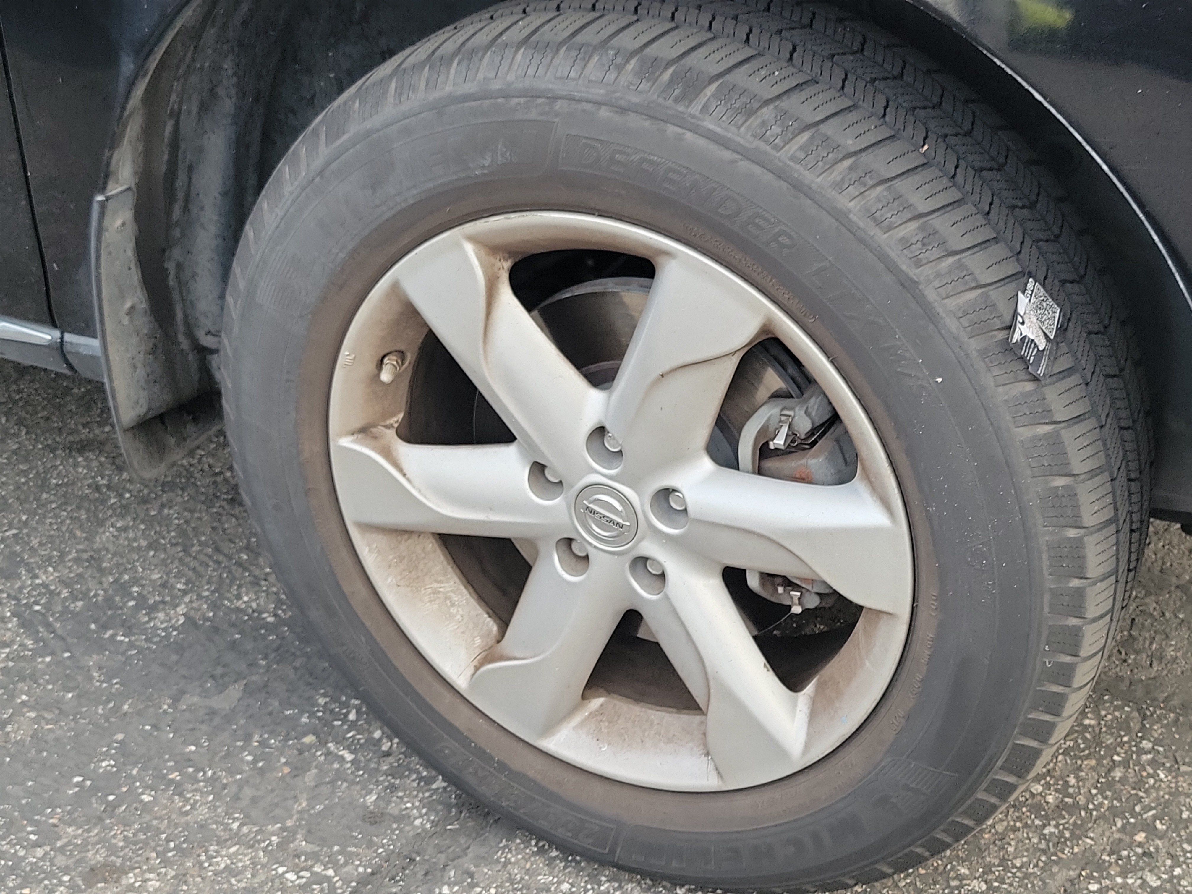 Used 2010 Super Black Nissan SL image 4