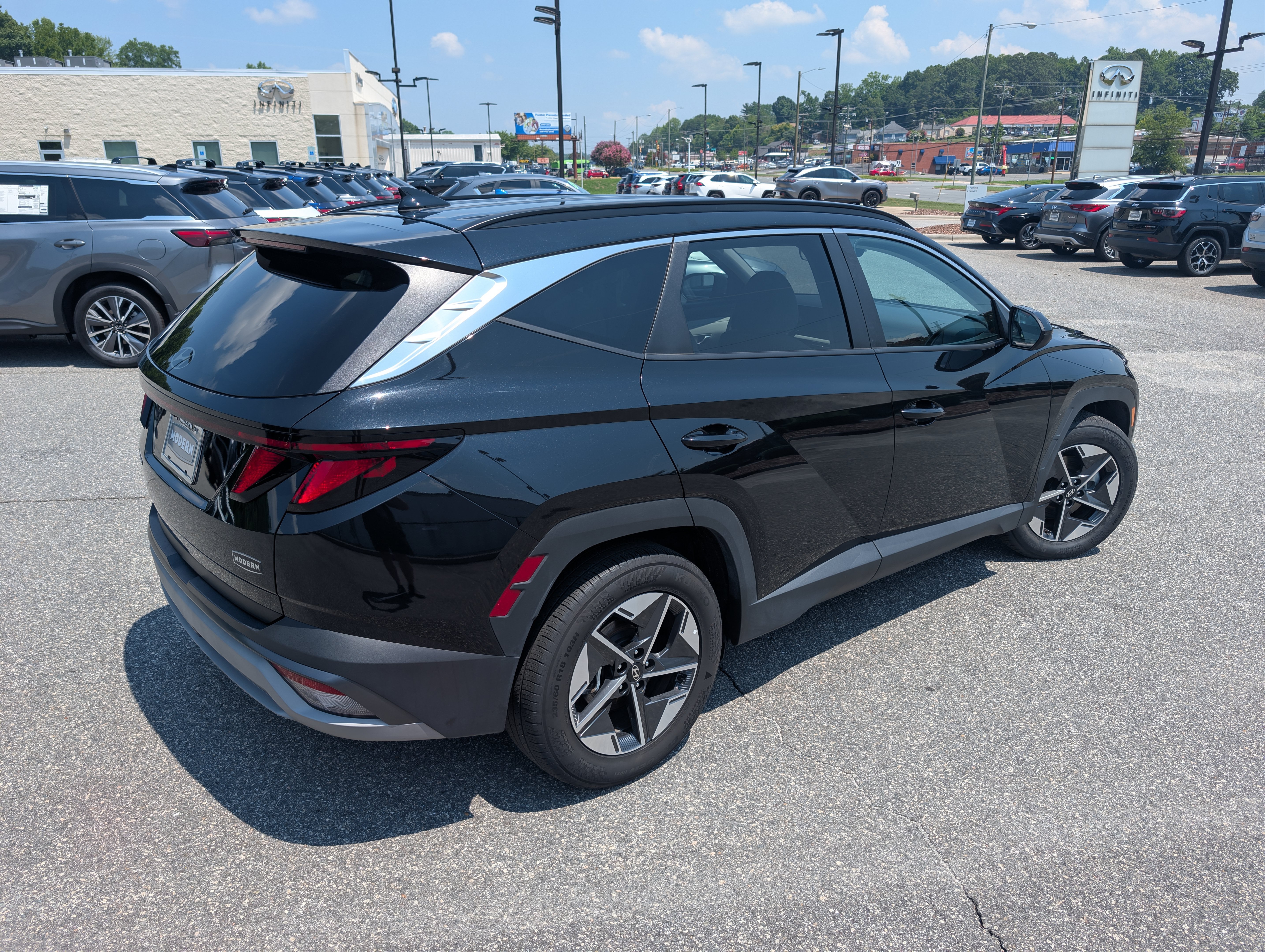Used 2025 Phantom Black Hyundai SEL image 4