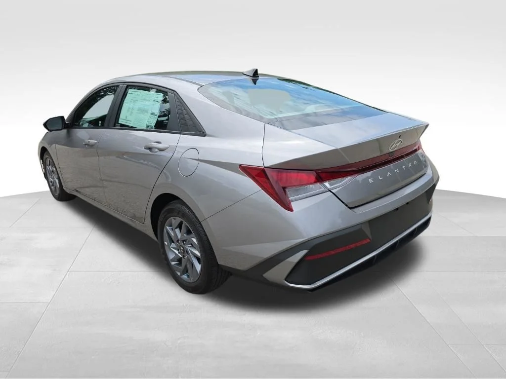 Used 2024 Metal Hyundai SEL image 8
