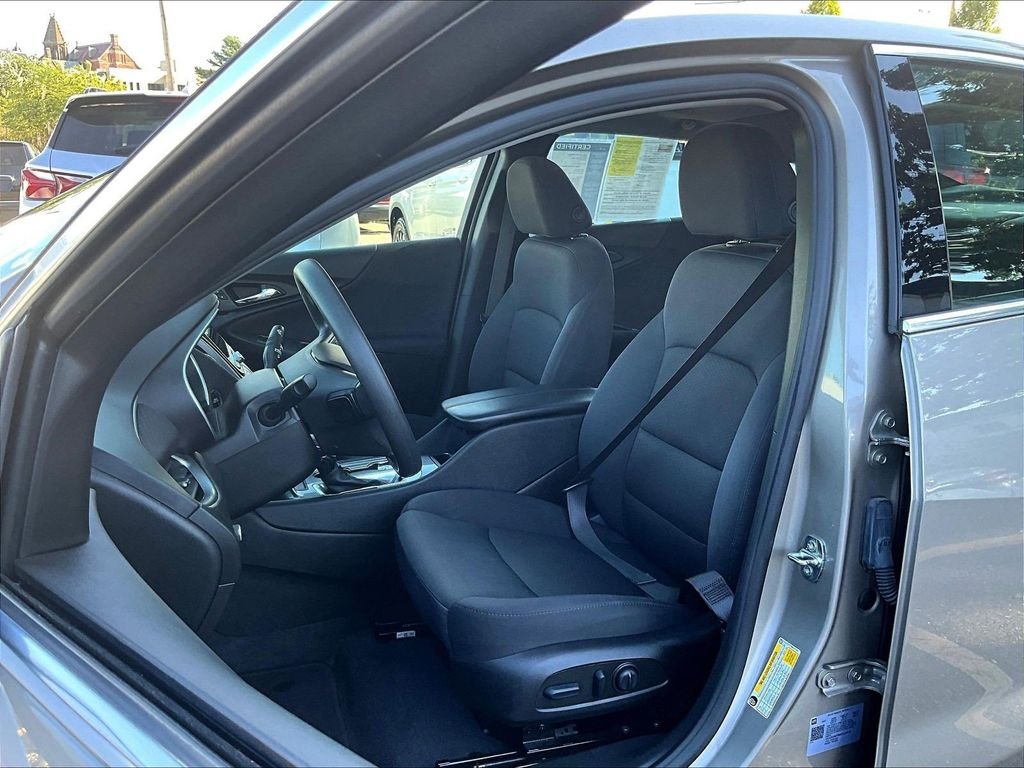 Used 2022 Gray Chevrolet LT image 9