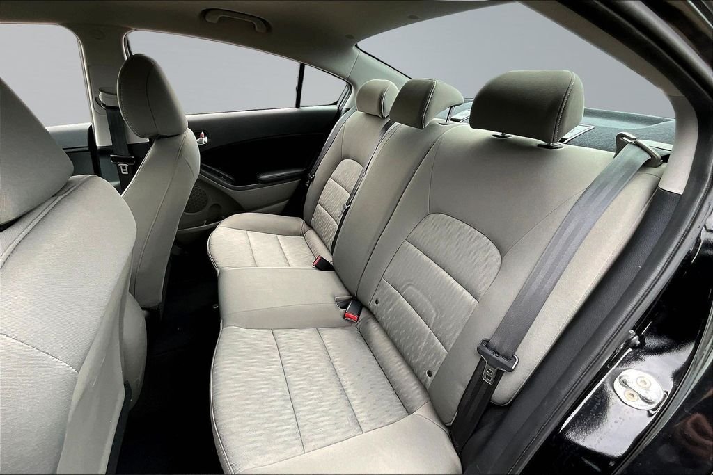 Used 2015 Black Kia LX image 17