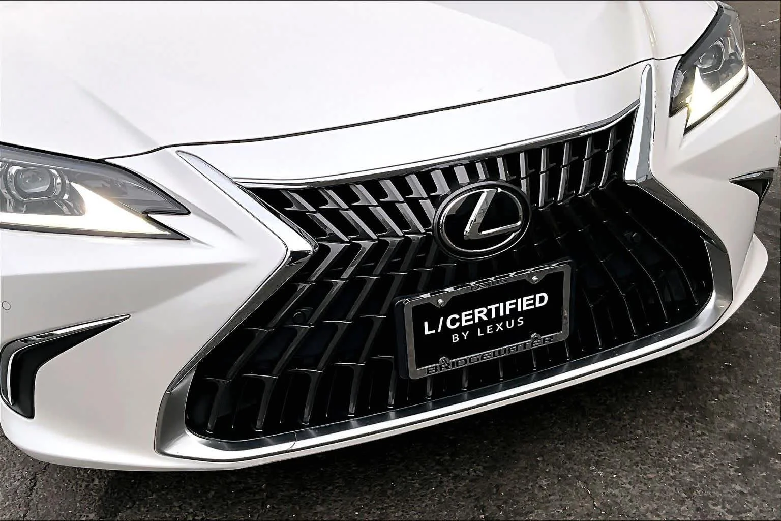 Certified Used 2022 EMINENT WHITE PEARL Lexus  image 33