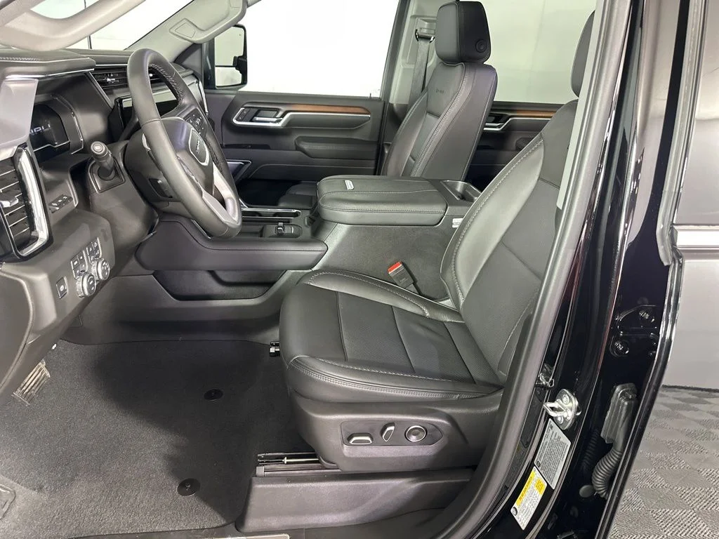 Used 2025 Black GMC Denali image 8