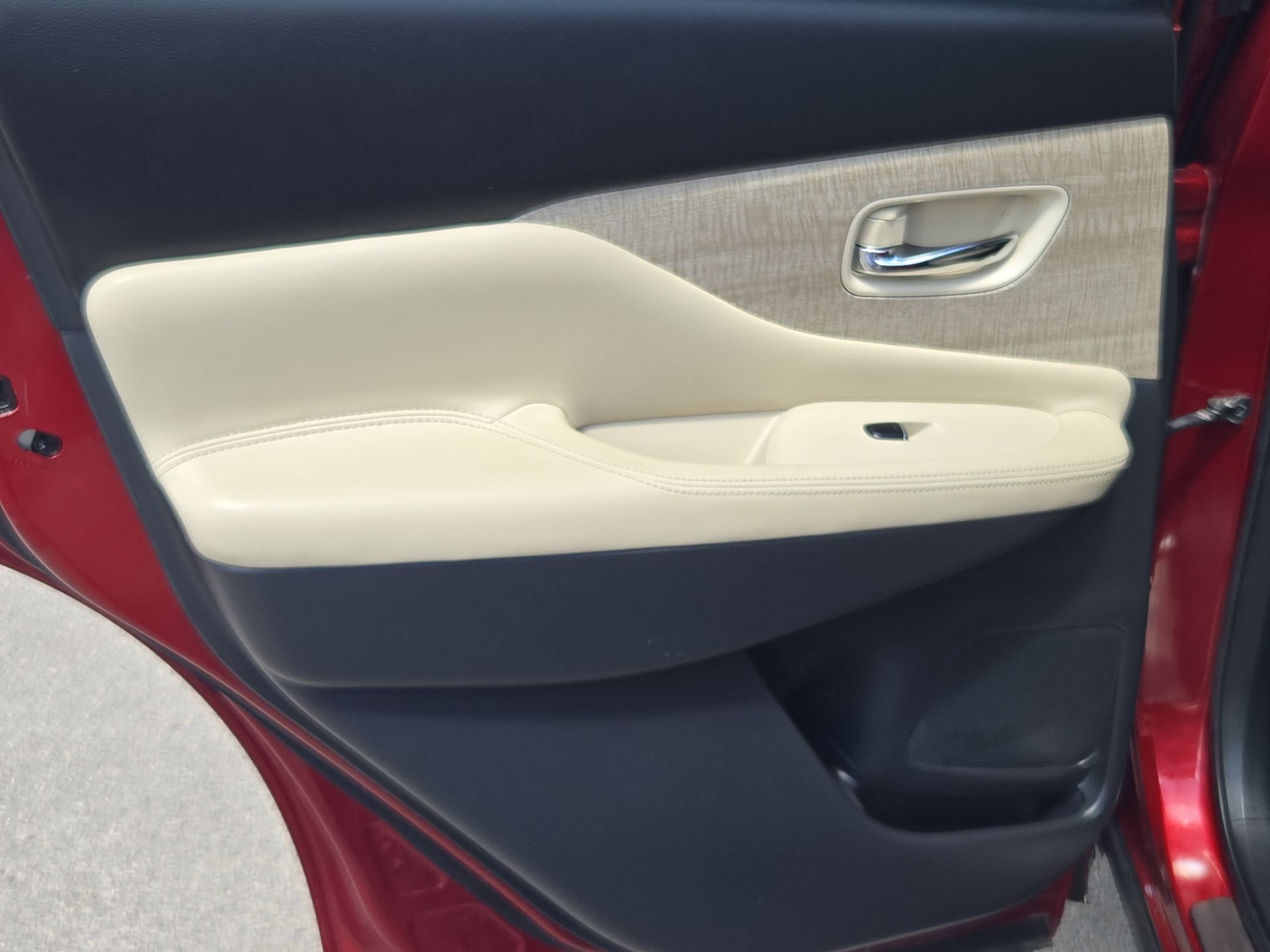 Used 2022 Scarlet Ember Tintcoat Nissan SL image 15