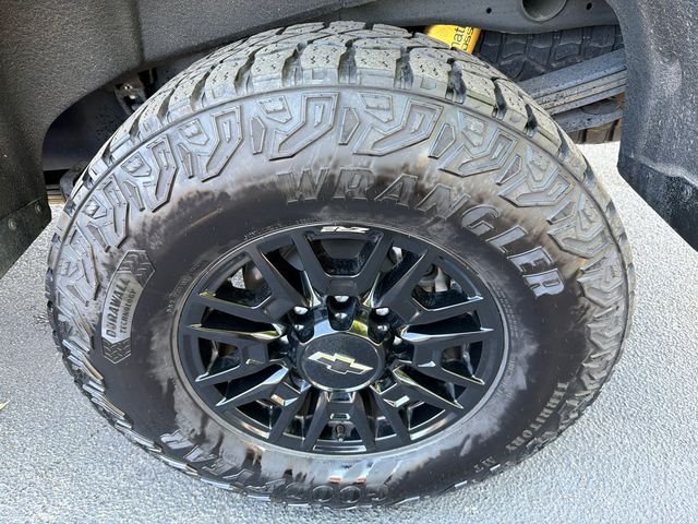 Used 2024 Gray Chevrolet ZR2 image 19
