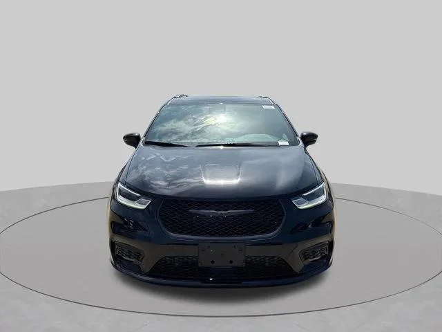 New 2026 Diamond Black Crystal Pearl-Coat Exterior Paint Chrysler Select image 9