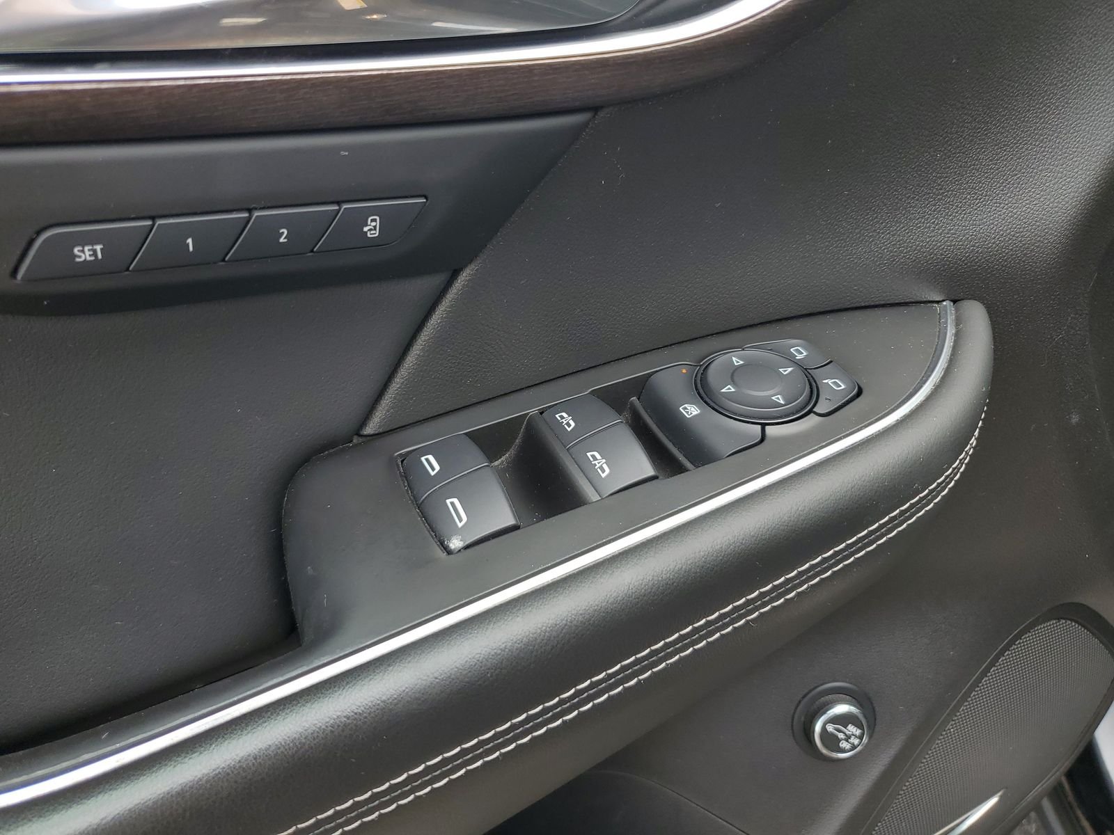 Used 2021 Black Buick Avenir image 21