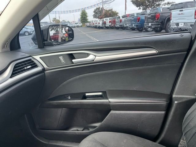 Used 2016 Black Ford SE image 24
