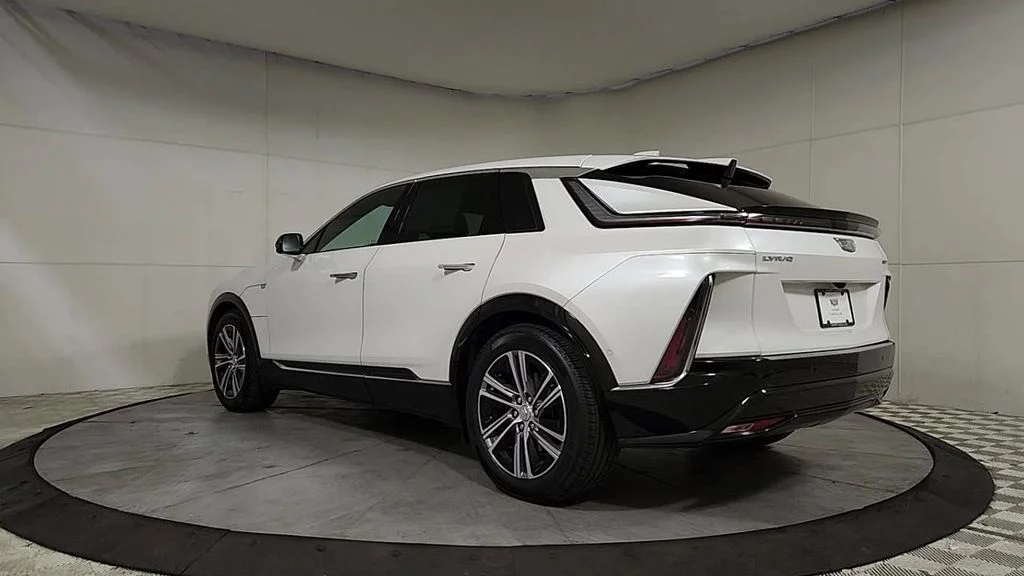 Used 2024 White Cadillac Luxury image 6