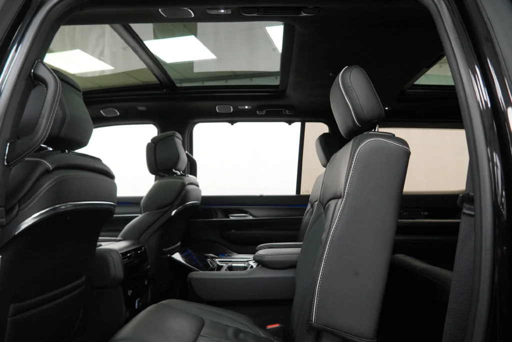 Used 2023 Black Jeep Series II image 4