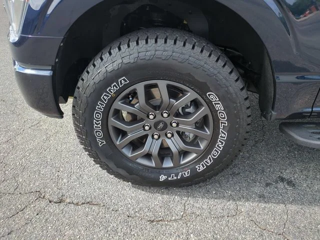 Used 2022 Blue Ford Tremor image 10