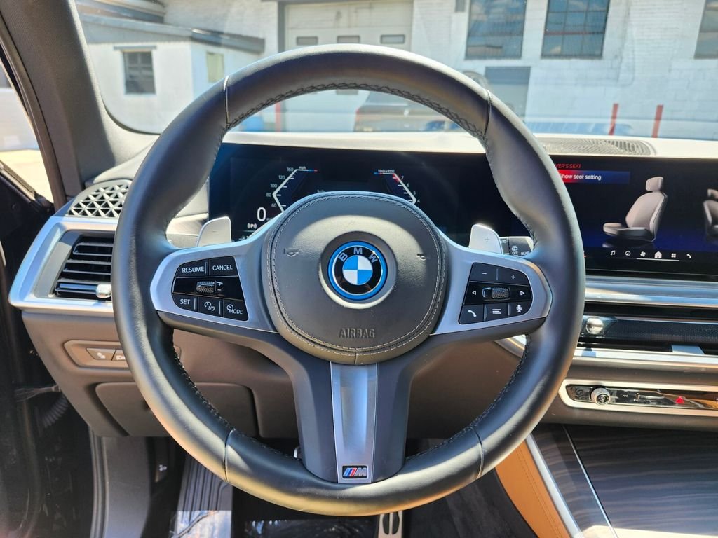 Used 2025 Black BMW xDrive50e image 29