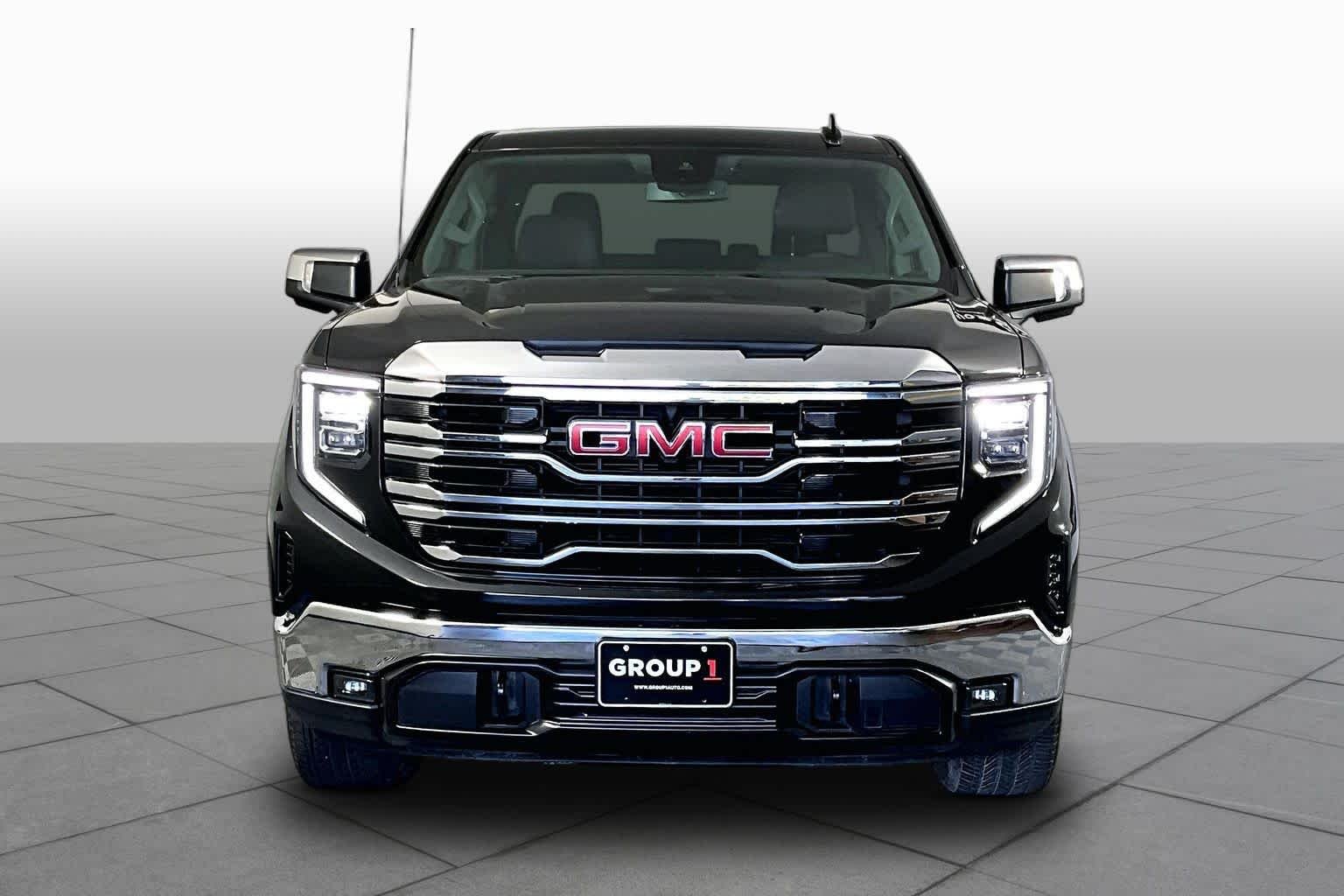 Used 2024 Onyx Black GMC SLT image 4