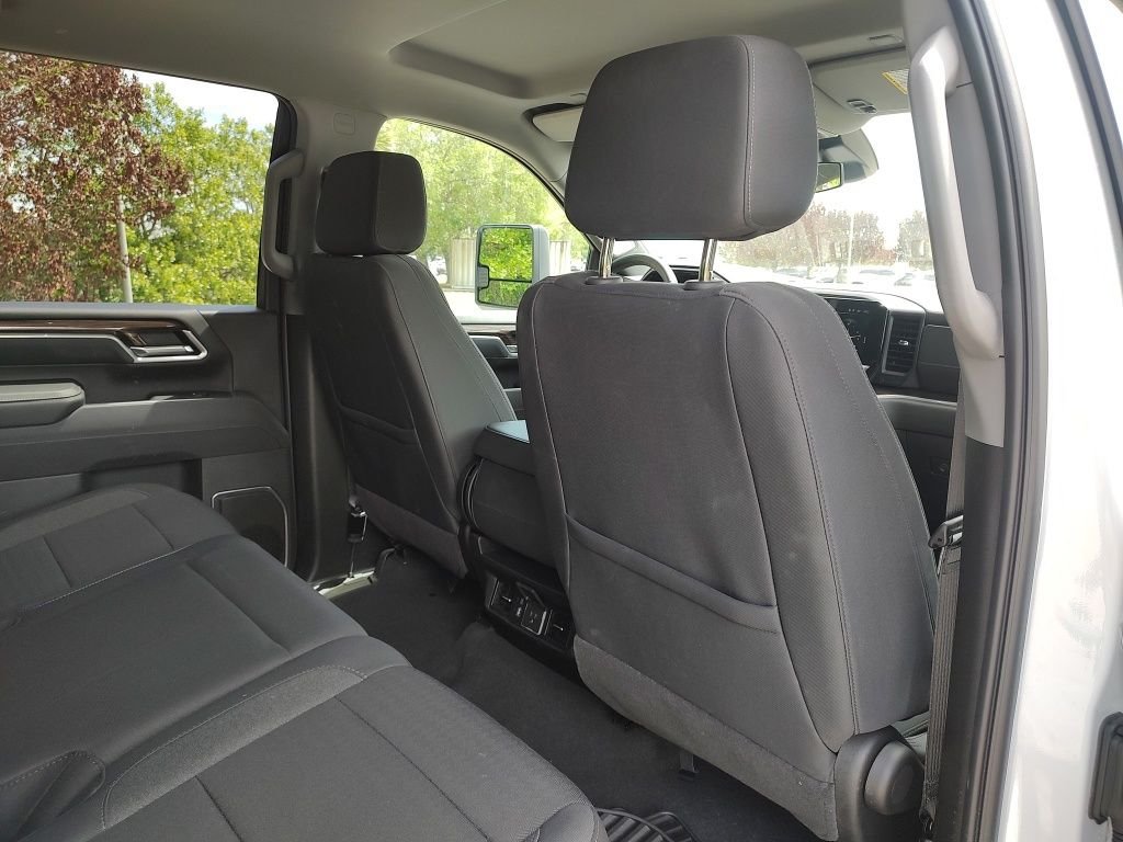 Used 2025 White Chevrolet LT image 43