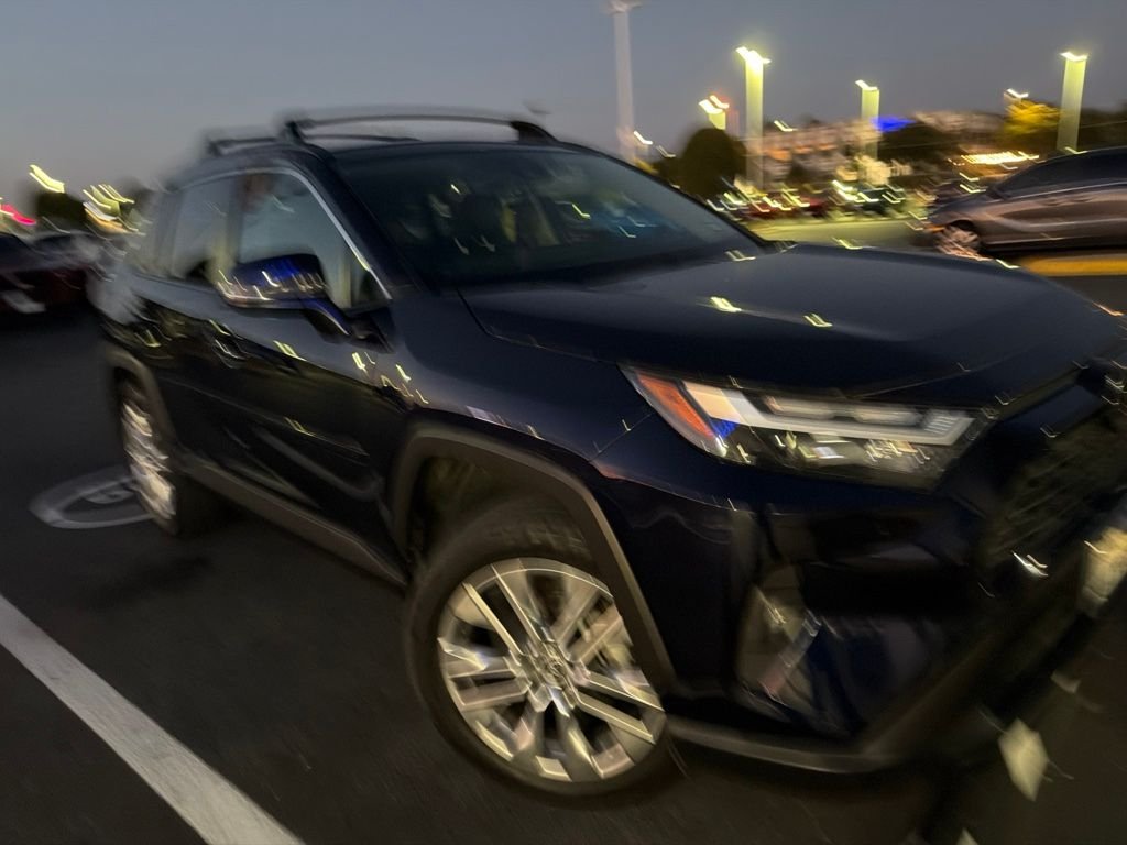 Used 2024  Toyota XLE Premium image 3