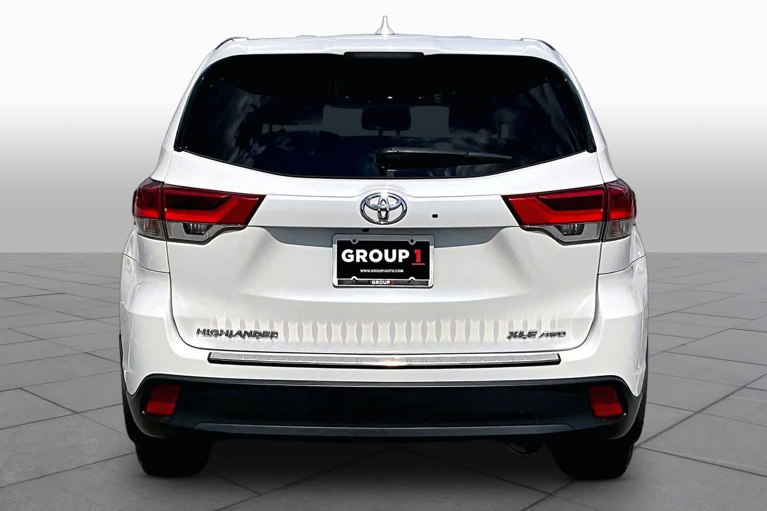 Used 2018 Blizzard Pearl Toyota XLE image 5