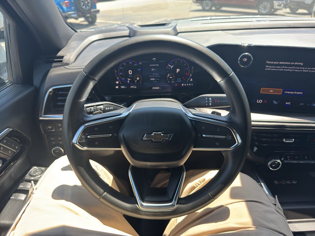 Used 2025 Gray Chevrolet Z71 image 26
