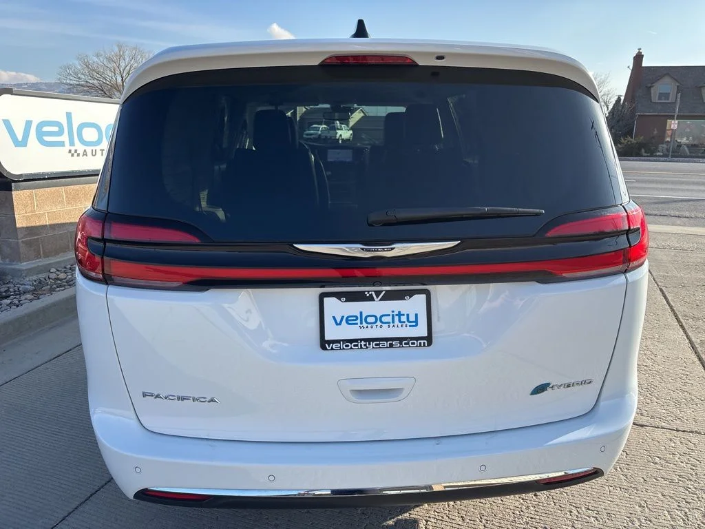 Used 2024 White Chrysler Select image 6