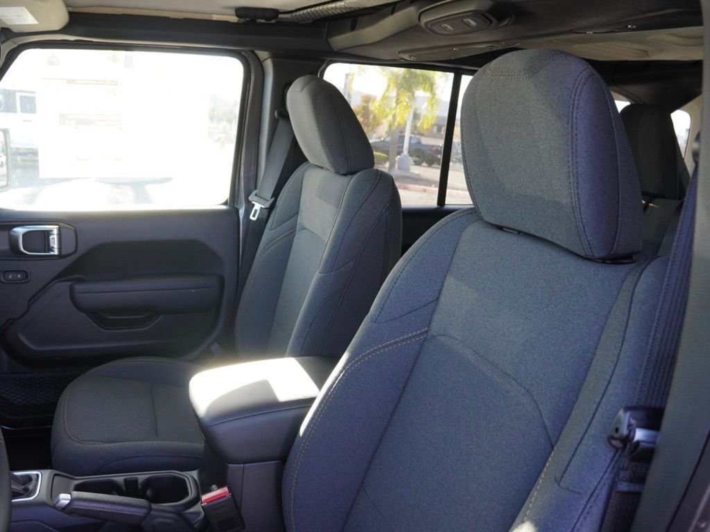 New 2026 Granite Crystal Metallic Clear-Coat Exterior Paint Jeep Sport S image 20