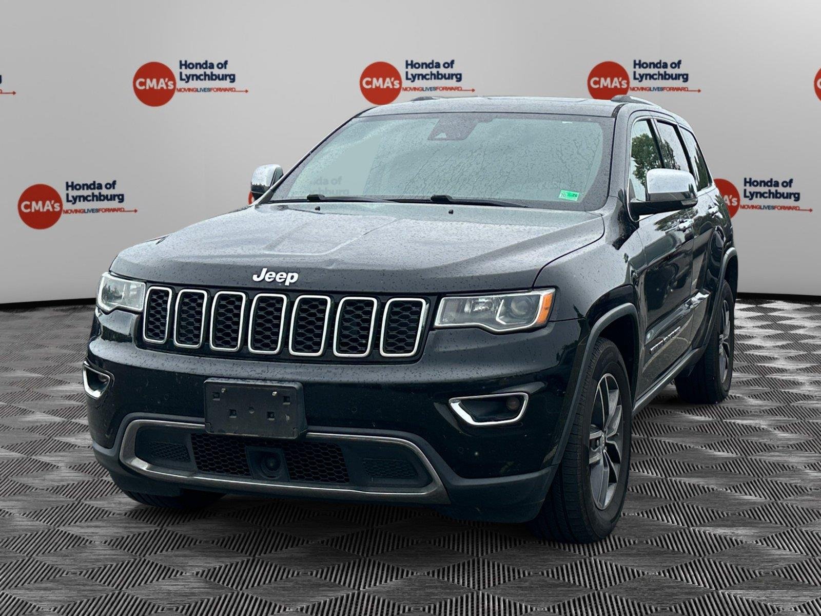 Used 2018 Diamond Black Crystal Pearlcoat Jeep Limited image 1