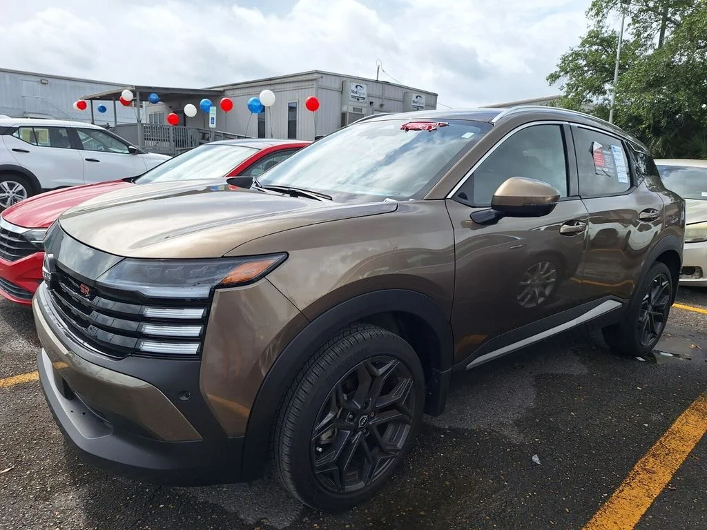 2025 Nissan Kicks 2.0 SR's photo
