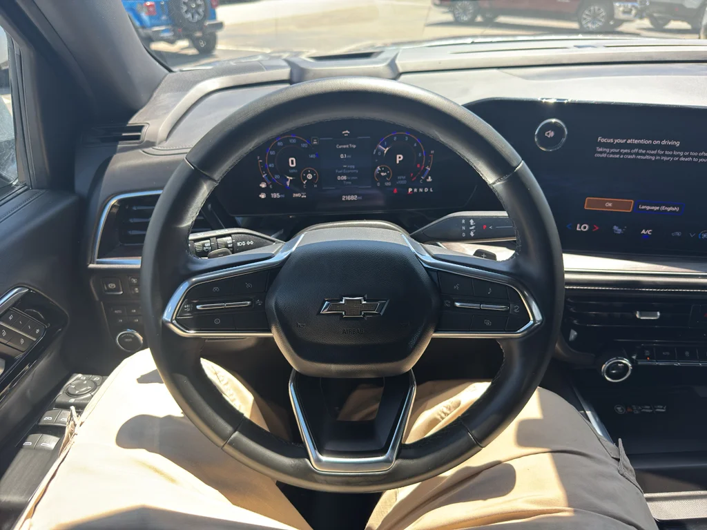 Used 2025 Gray Chevrolet Z71 image 26