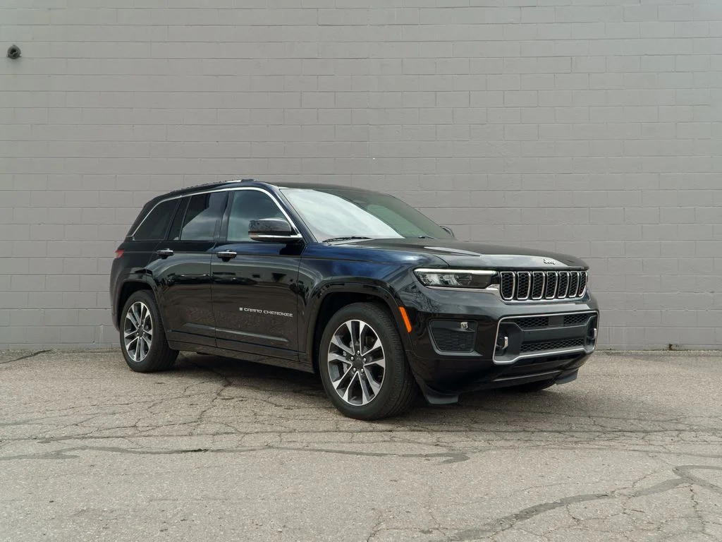 Used 2023 Black Jeep Overland image 9