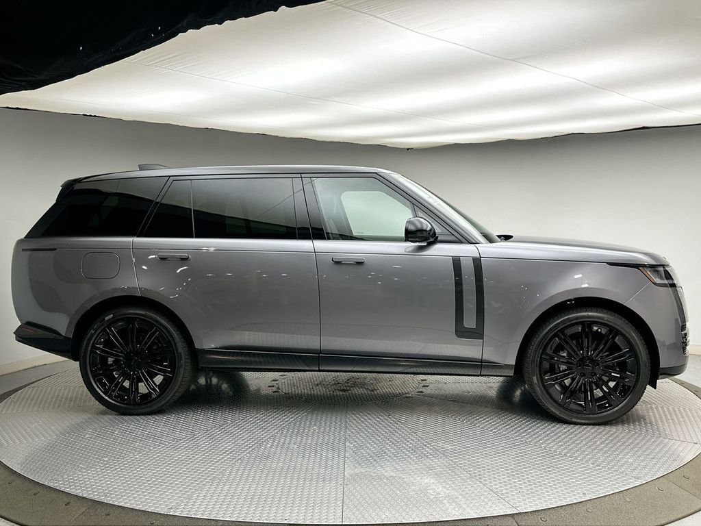 New 2026 Eiger Grey Land Rover SE image 4
