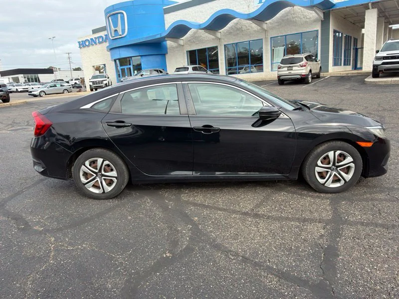 Used 2018  Honda LX image 7