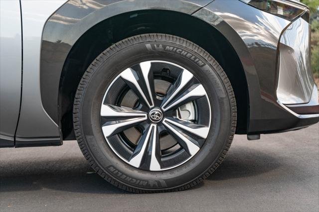 Certified Used 2023 PRECIOUS METAL Toyota  image 12
