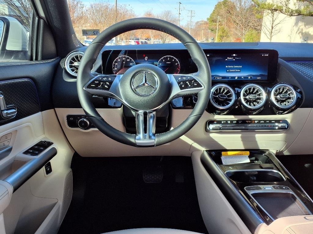 Used 2025 Polar White Mercedes-Benz GLA 250 image 22