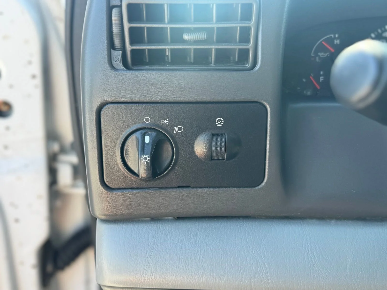 Used 2003 White Ford XLT image 14