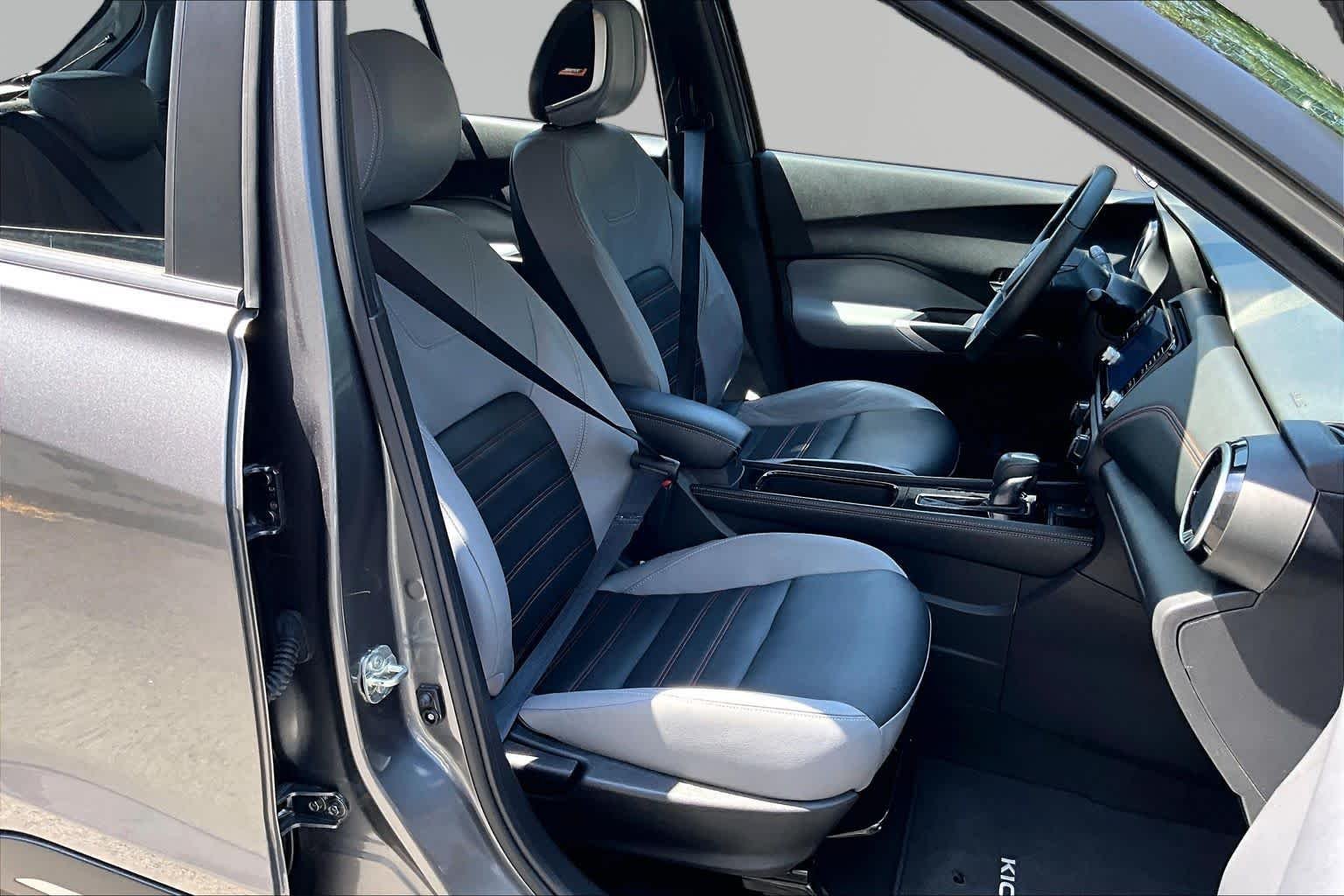 Used 2023 Gun Metallic Nissan SR image 9