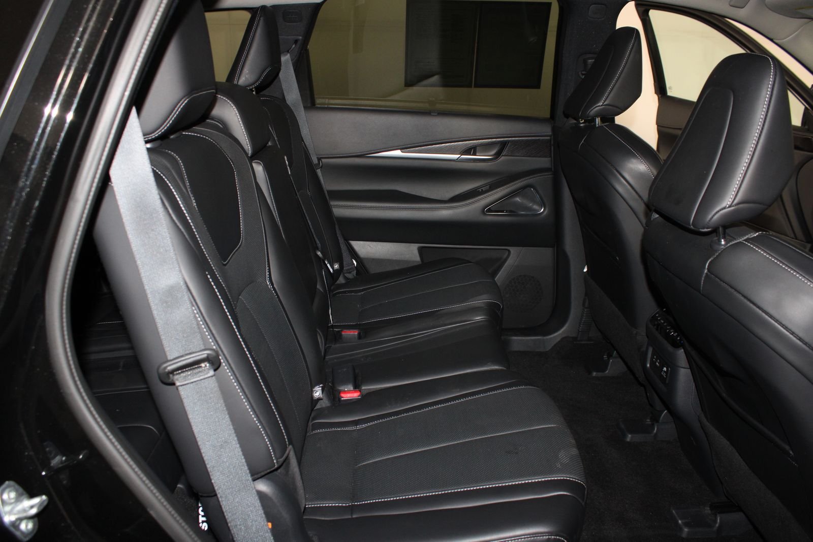 Used 2025 Black INFINITI Sensory image 18