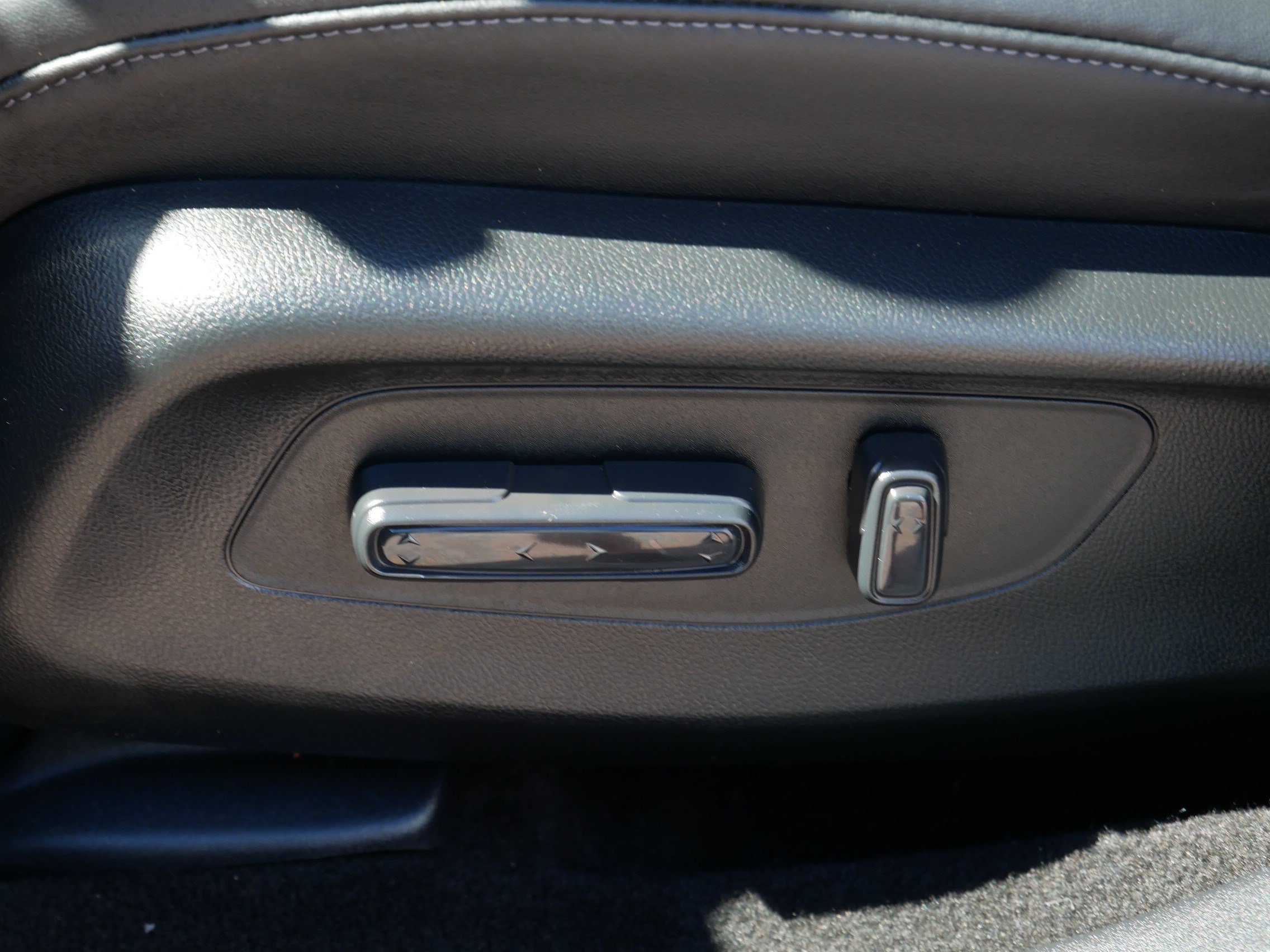 Used 2025 Solar Silver Metallic Acura FWD image 19