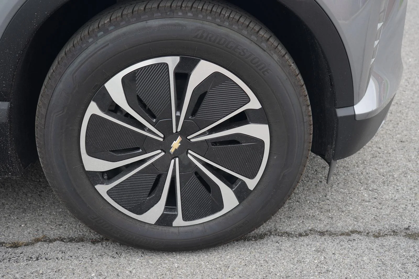 New 2025 Sterling Gray Metallic Chevrolet LT image 13
