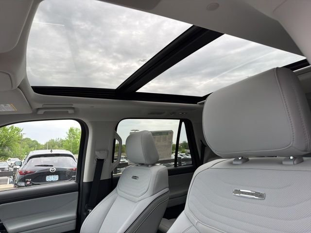 New 2025 Agate Black Metallic Ford Platinum® image 15