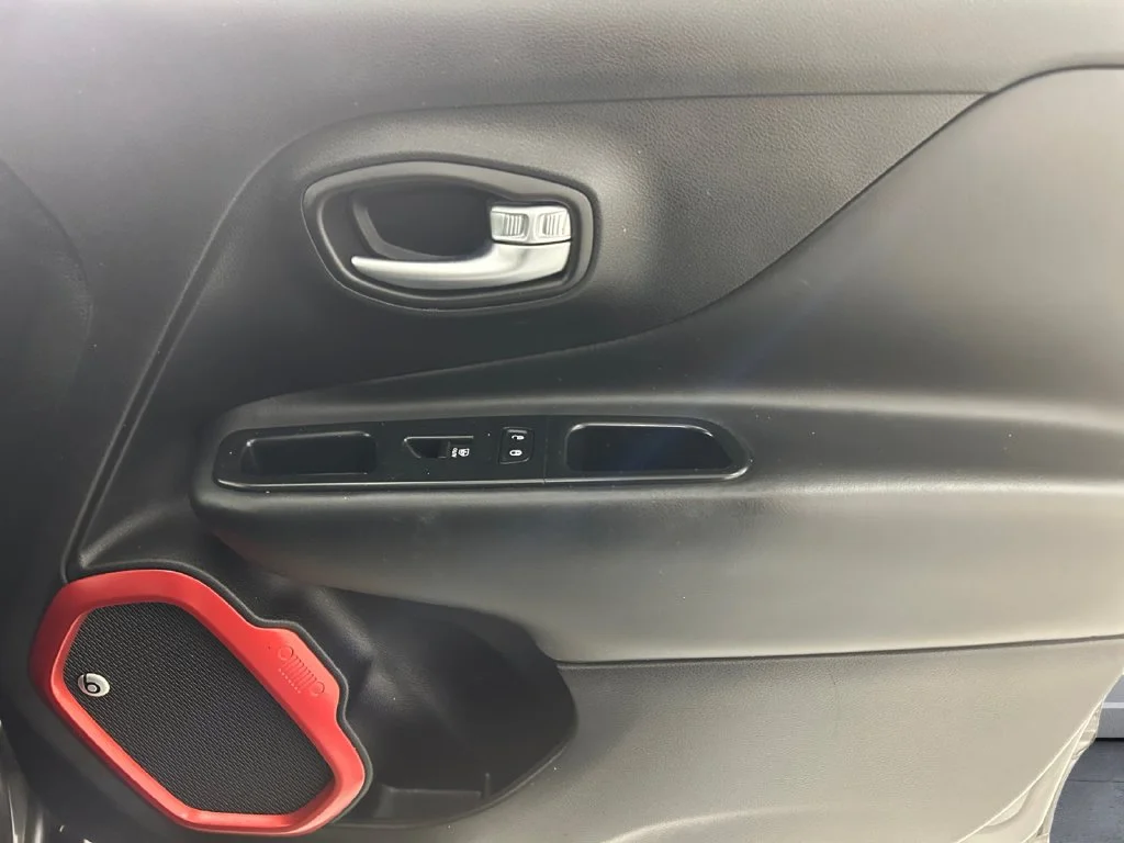 Used 2017 Gray Jeep Trailhawk image 15