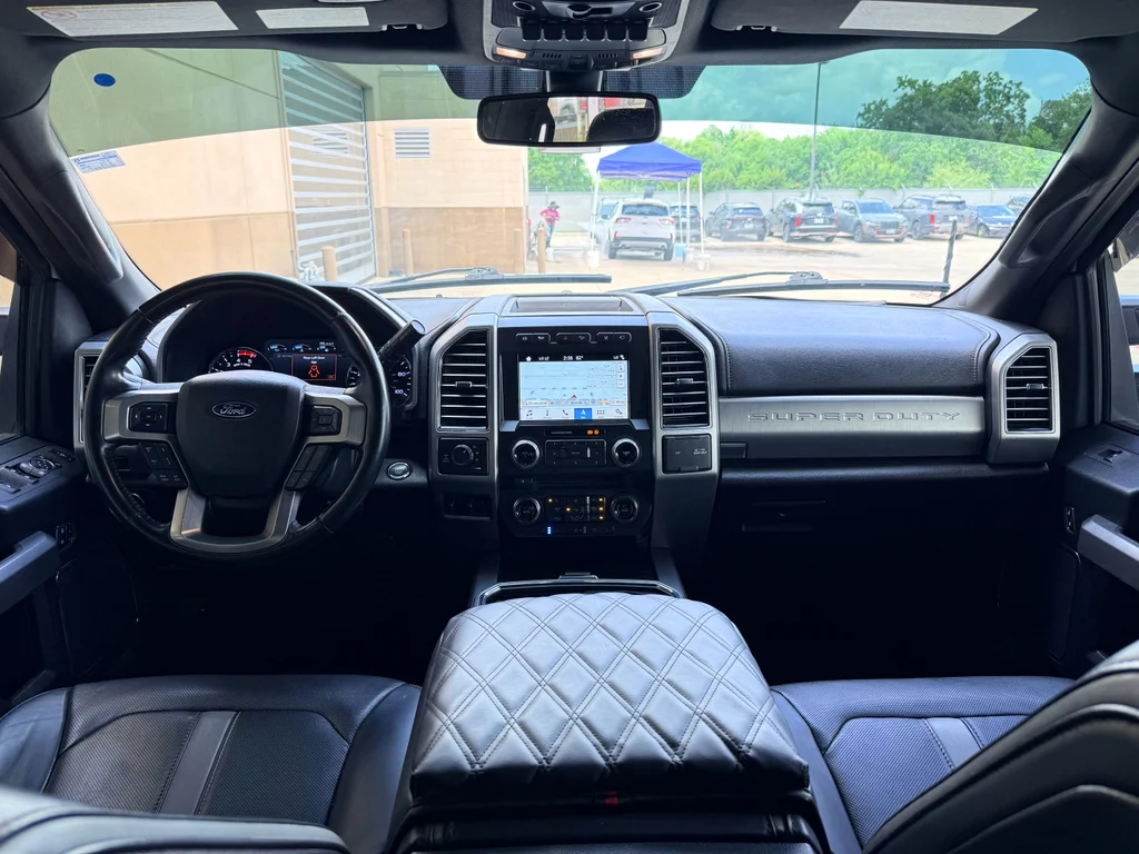 Used 2018 White Platinum Metallic Tri-Coat Ford Platinum image 18