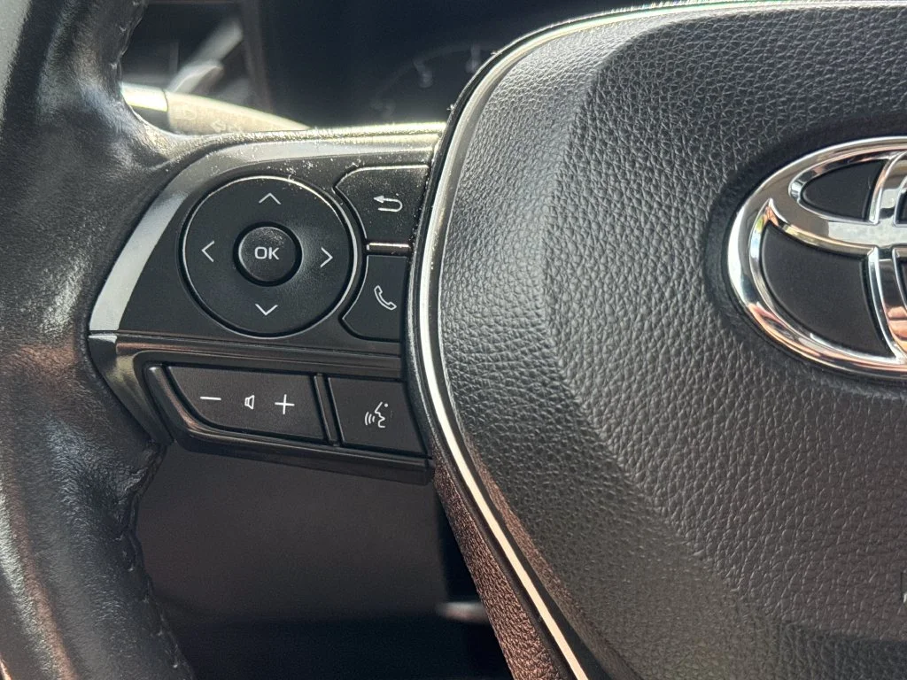 Used 2023  Toyota LE image 19
