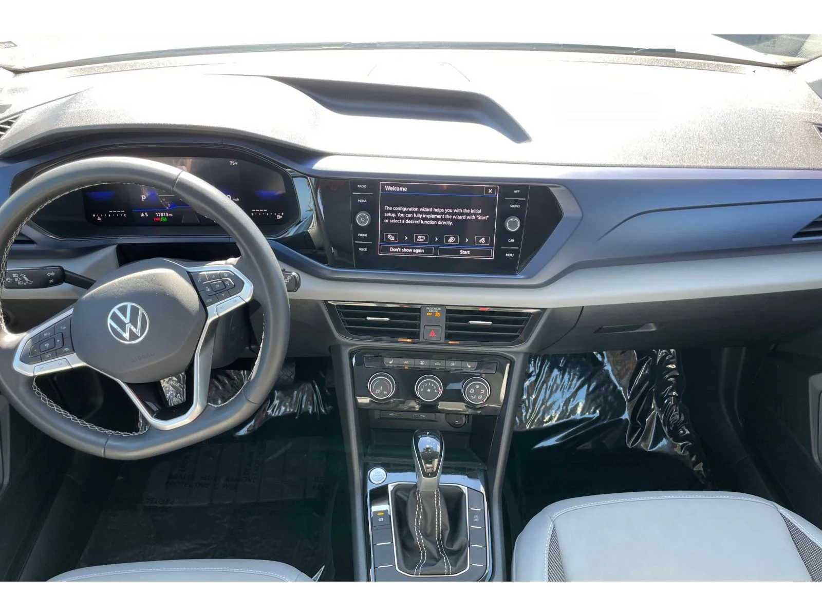 Used 2023 Pure White Volkswagen SE image 14