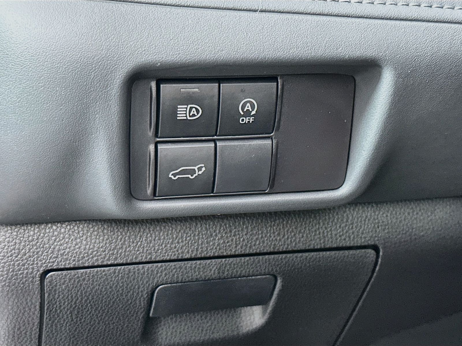 Used 2023 Pearl Toyota XLE image 10