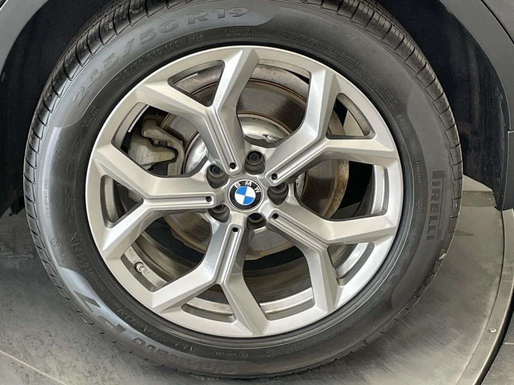 Used 2020 Gray BMW xDrive30i image 13