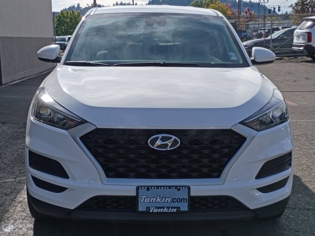 Used 2020 White Hyundai SE image 13