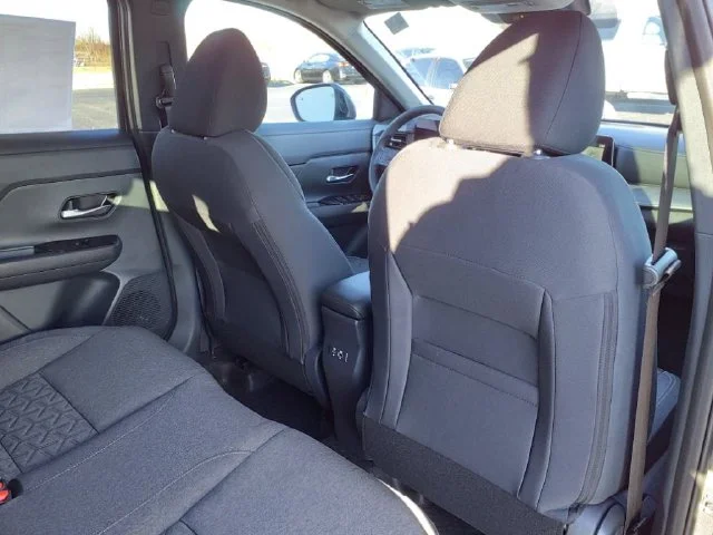 Used 2025 Gray Nissan SV image 17