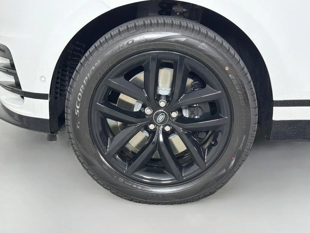 New 2026 Fuji White Land Rover P250 Base image 33